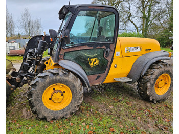 Teleskopický nakladač JCB