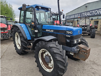 Traktor NEW HOLLAND