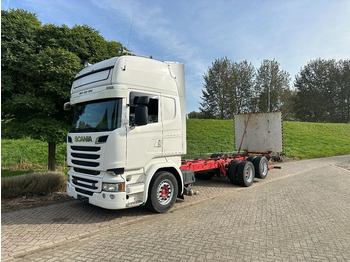 Podvozek s kabinou SCANIA R 730
