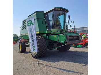 Obilný kombajn JOHN DEERE