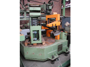 Kovoobrábací stroj