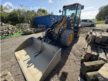 Kolesový nakladač JCB 409
