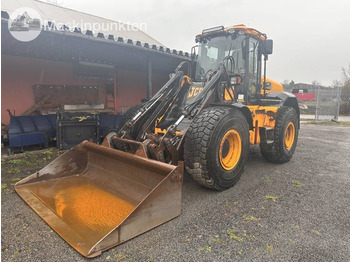 Kolesový nakladač JCB