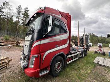 Nákladné vozidlo na prepravu dreva VOLVO FH16 750