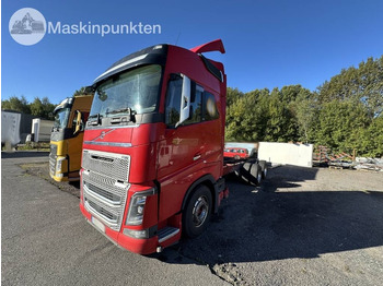 Podvozek s kabinou VOLVO FH16