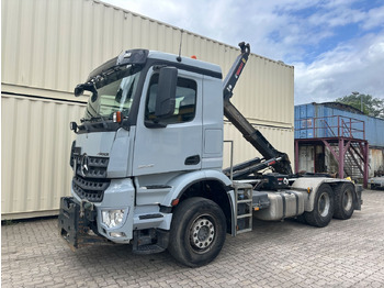 Hákový nosič kontajnerov MERCEDES-BENZ Arocs 2643