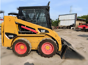 Šmykom riadený nakladač CATERPILLAR 226B