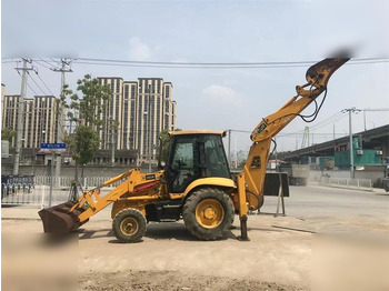 Rýpadlo-nakladač JCB 3CX: obrázok 3