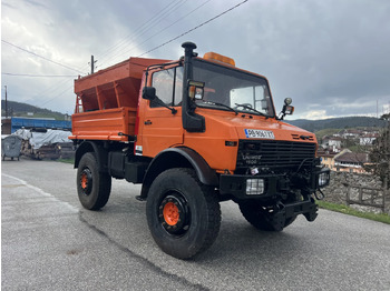 Vozidlo na odpratávanie snehu UNIMOG U1500