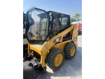 Šmykom riadený nakladač CATERPILLAR 226B3