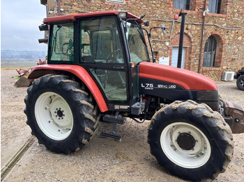 Traktor NEW HOLLAND
