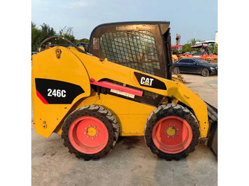 Šmykom riadený nakladač CATERPILLAR