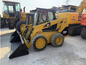 Šmykom riadený nakladač CATERPILLAR 226B