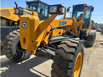 Zrovnávač XCMG GR1803