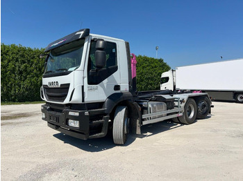 Hákový nosič kontajnerov IVECO Stralis 460