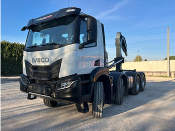 Hákový nosič kontajnerov IVECO Trakker