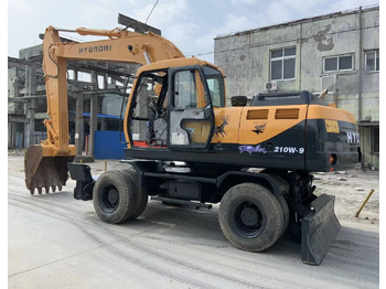 Pásové rýpadlo HYUNDAI R210