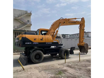 Kolesový nakladač HYUNDAI R210
