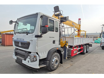Auto s hydraulickou rukou