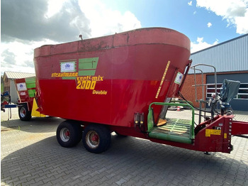 Kŕmny voz STRAUTMANN