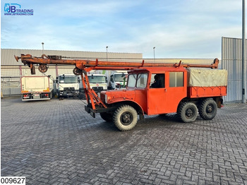 Auto s hydraulickou rukou