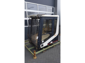 Kabína a interiér CATERPILLAR