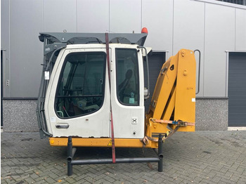 Kabína a interiér LIEBHERR