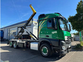 Hákový nosič kontajnerov MERCEDES-BENZ Arocs 2551