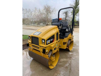 Cestný valec CATERPILLAR