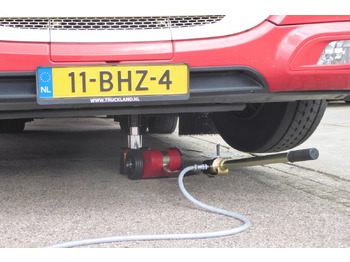 Vybavenie garáže/ Dielne TPH30T-2M Air hydraulic jack 30 Tons  - Minimum height 15 cm - portable (24 kg): obrázok 4