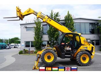 Teleskopický kolesový nakladač JCB