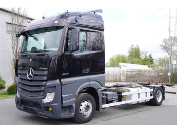 Podvozek s kabinou MERCEDES-BENZ Actros 1840