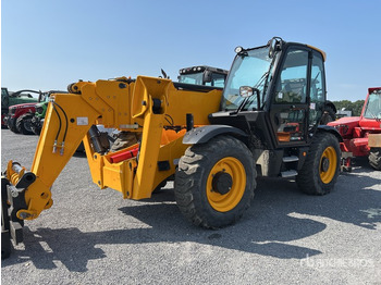 Teleskopický nakladač JCB