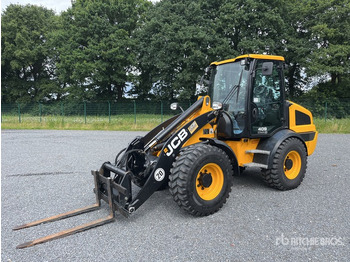 Kolesový nakladač JCB 409
