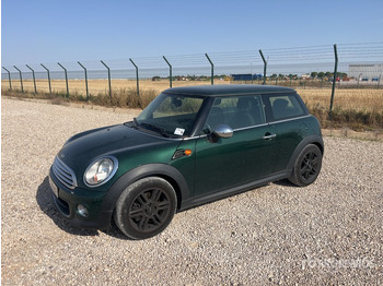 Automobil