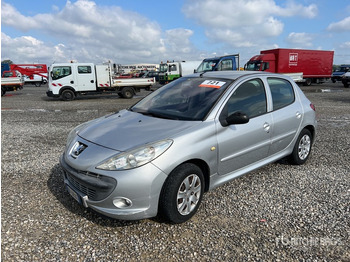 Automobil PEUGEOT