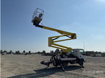 Automobilová plošina 2011 Renault Maxity 110Dxi 2011 Socage DA320 20 m on Bucket Truck: obrázok 3