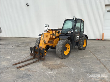 Teleskopický nakladač JCB