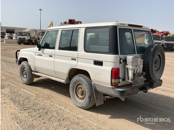 SUV 2019 Toyota Land Cruiser 76L 4x4 SUV: obrázok 3