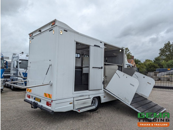Nákladné auto na prepravu koní MAN TGL 12.250