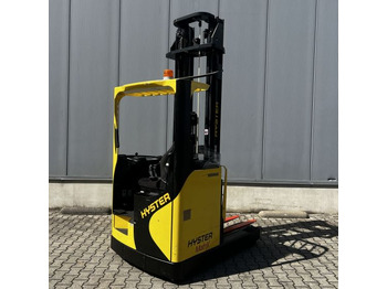 Skladový zakladač HYSTER