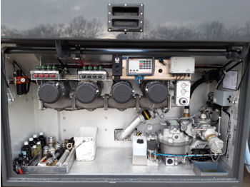 Interior photo 1: Cisternové vozidlo VOLVO FM