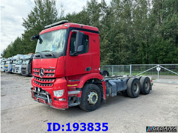 Podvozek s kabinou MERCEDES-BENZ Arocs
