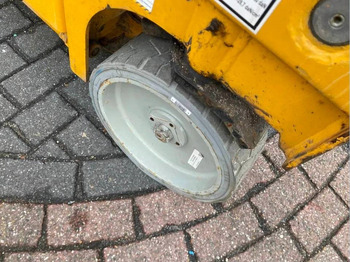 Samohybná plošiny Haulotte Compact 14: obrázok 4