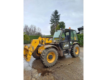 Teleskopický nakladač JCB