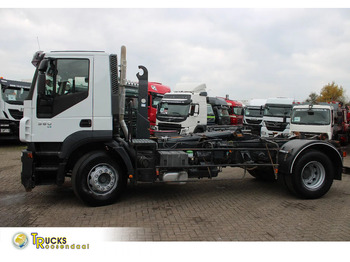 Hákový nosič kontajnerov IVECO Stralis