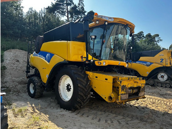 Traktor NEW HOLLAND CR9070