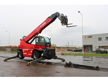 Teleskopický nakladač MAGNI RTH