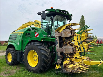 Samohybná rezačka JOHN DEERE 8400