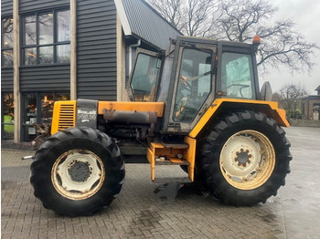 Traktor RENAULT